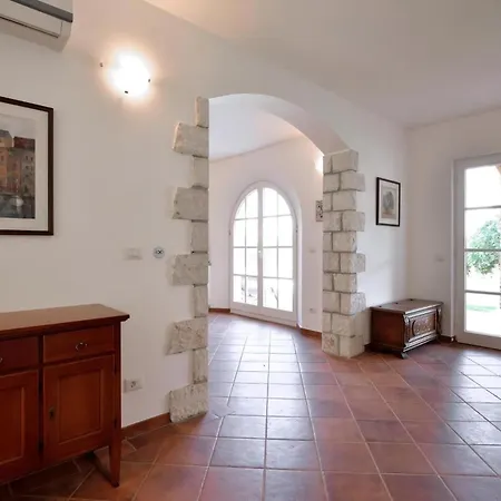Holiday home Pomegrana